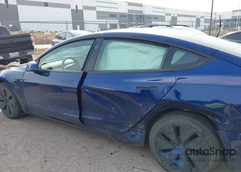 2025 Tesla Model 3 Long Range Rear-Wheel Drive/Standard Rear-Wheel Drive z USA, uszkodzony, nr VIN 5YJ3E1EA6SF950406